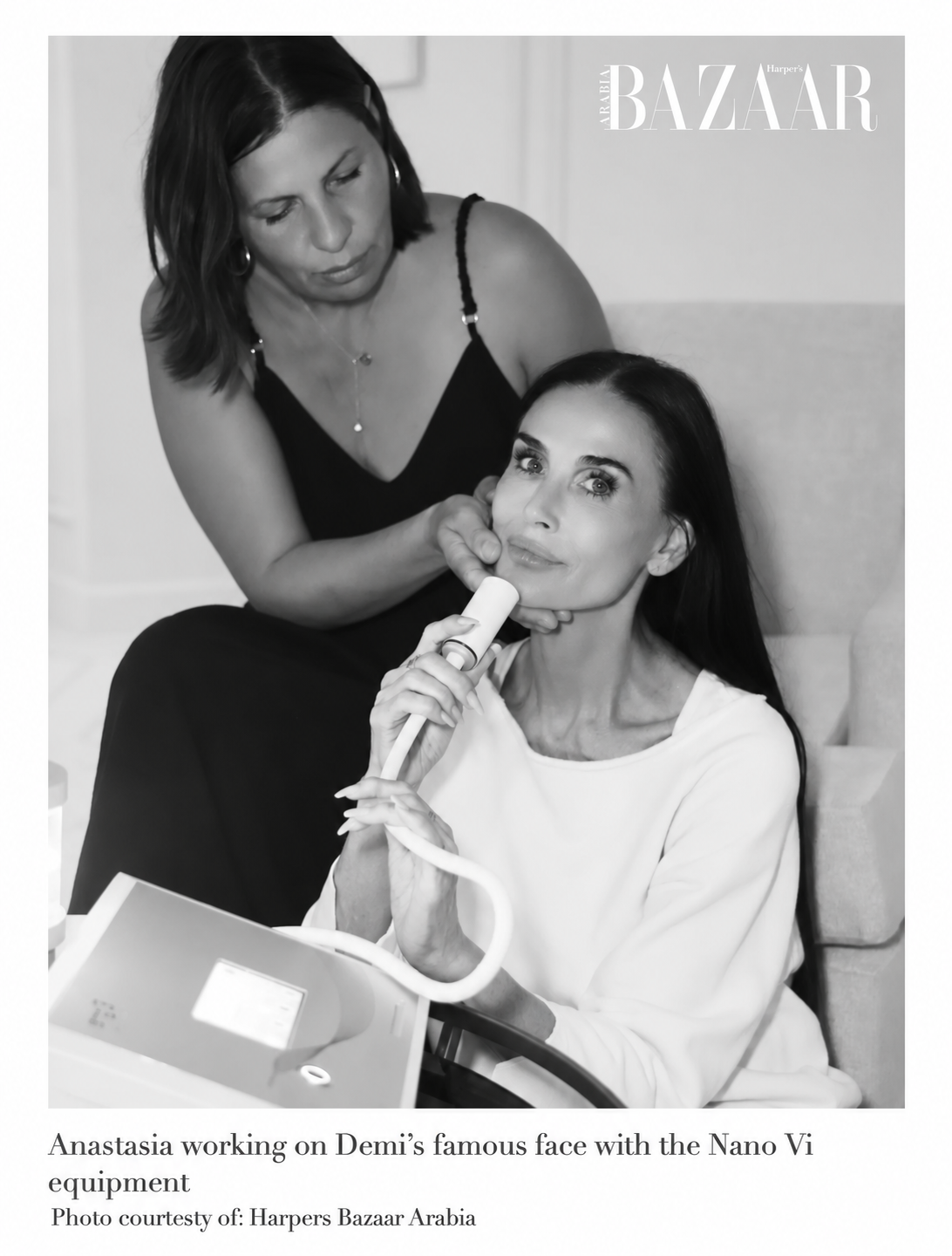 Demi Moore and Anastasia Achilleos with the NanoVi device